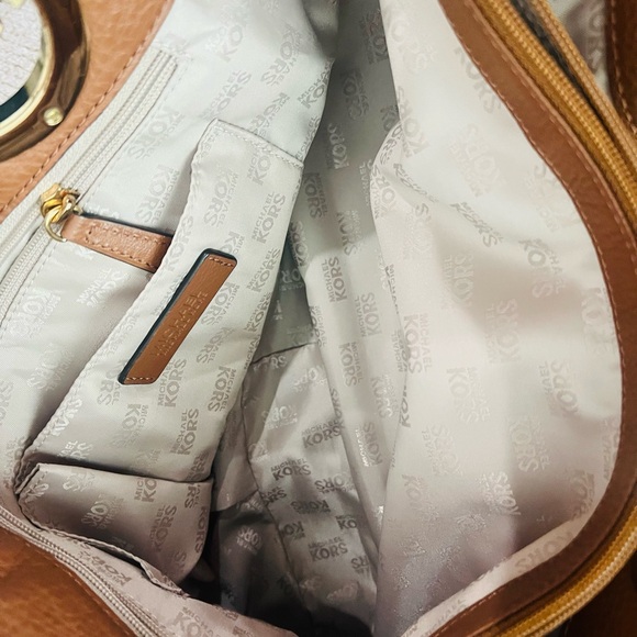 Michael Kors Tan Shoulder Bag with Gold Hardware - Picture 4 of 6